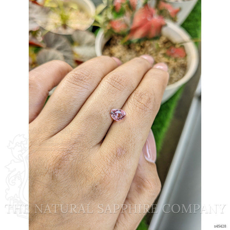 1.52 Ct. Pink Sapphire from Ceylon (Sri Lanka)