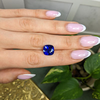 8.00 Ct. Blue Sapphire from Ceylon (Sri Lanka) Life Style