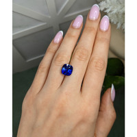 8.00 Ct. Blue Sapphire from Ceylon (Sri Lanka) Life Style