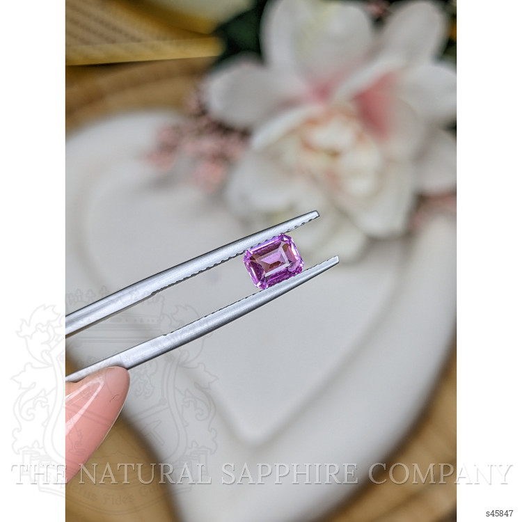 0.91 Ct. Pink Sapphire from Ceylon (Sri Lanka)