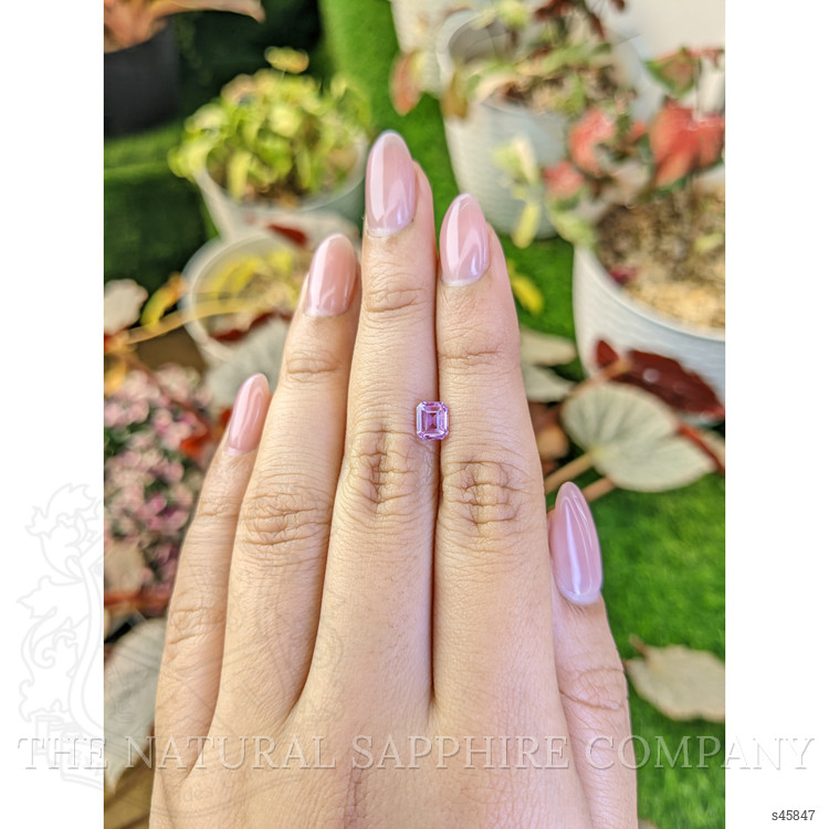 0.91 Ct. Pink Sapphire from Ceylon (Sri Lanka)