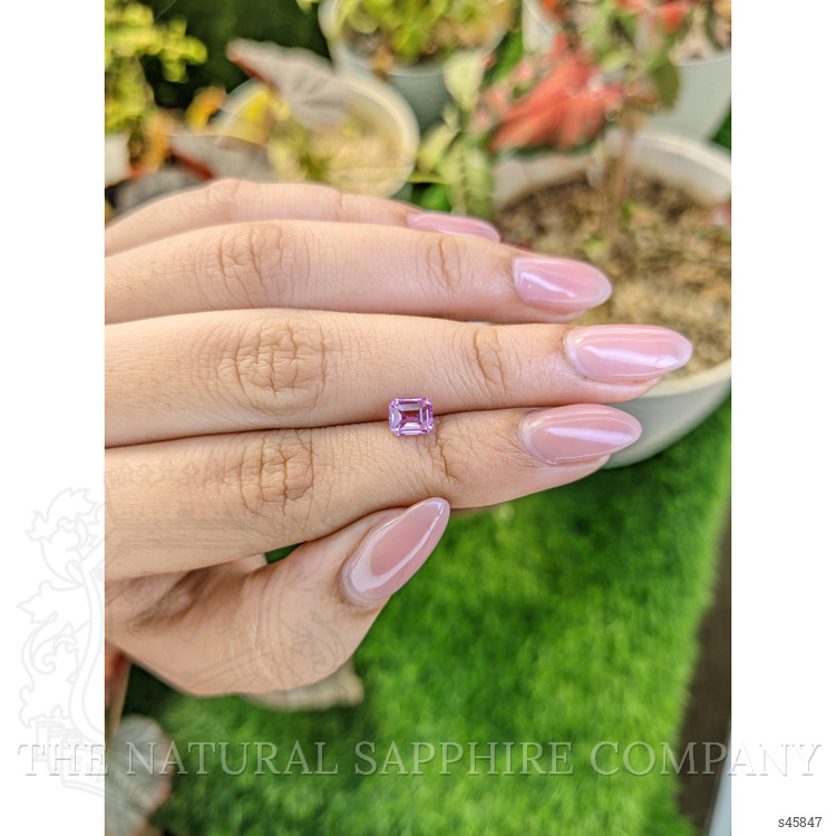 0.91 Ct. Pink Sapphire from Ceylon (Sri Lanka)