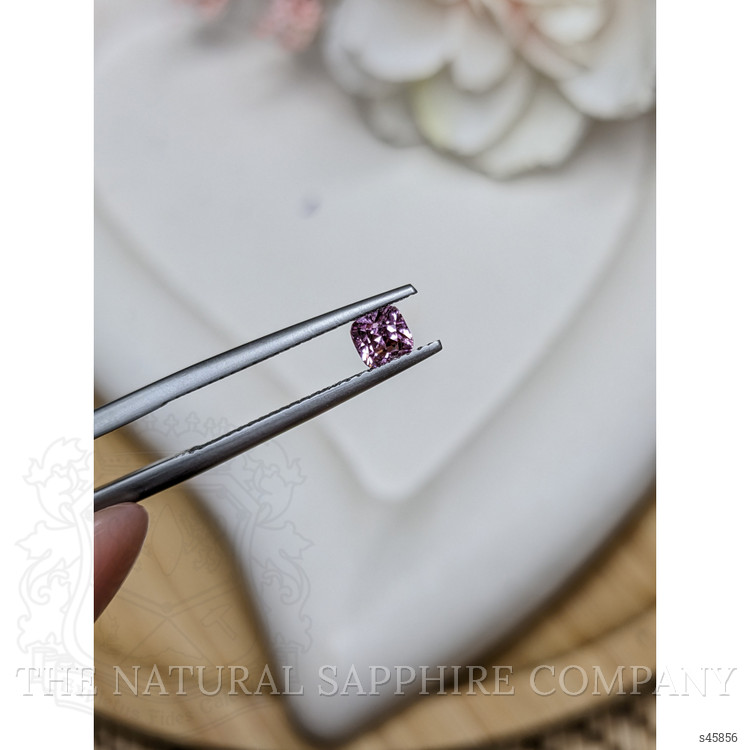 0.61 Ct. Pink Sapphire from Ceylon (Sri Lanka)