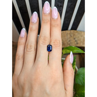 4.24 Ct. Blue Sapphire from Ceylon (Sri Lanka) Life Style