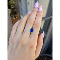 4.00 Ct. Blue Sapphire from Ceylon (Sri Lanka) Life Style