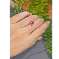 3.04 Ct. Pink Sapphire from Ceylon (Sri Lanka) Life Style