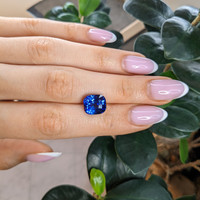 7.13 Ct. Blue Sapphire from Ceylon (Sri Lanka) Life Style