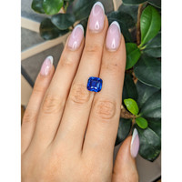 6.07 Ct. Blue Sapphire from Ceylon (Sri Lanka) Life Style