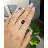 4.52 Ct. Blue Sapphire from Ceylon (Sri Lanka) Life Style