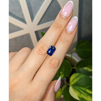 4.52 Ct. Blue Sapphire from Ceylon (Sri Lanka) Life Style