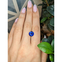 4.25 Ct. Blue Sapphire from Ceylon (Sri Lanka) Life Style