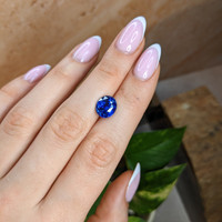 5.01 Ct. Blue Sapphire from Ceylon (Sri Lanka) Life Style