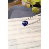 4.62 Ct. Blue Opalescence Sapphire from Ceylon (Sri Lanka) Life Style