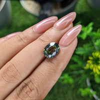 4.06 Ct. Yellowish Green Sapphire from Africa Life Style