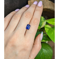 3.16 Ct. Blue Sapphire from Ceylon (Sri Lanka) Life Style