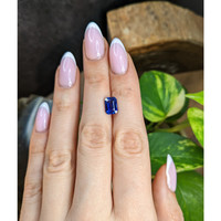 3.16 Ct. Blue Sapphire from Ceylon (Sri Lanka) Life Style
