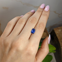2.93 Ct. Blue Sapphire from Ceylon (Sri Lanka) Life Style