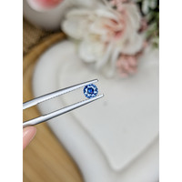 0.40 Ct. Blue Sapphire from Ceylon (Sri Lanka) Life Style