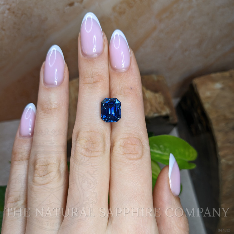 7.99 Ct. Greenish Blue Sapphire from Ceylon (Sri Lanka)