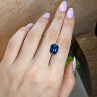 7.99 Ct. Greenish Blue Sapphire from Ceylon (Sri Lanka) Life Style