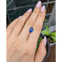 3.16 Ct. Blue Sapphire from Ceylon (Sri Lanka) Life Style