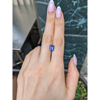 3.17 Ct. Purplish Blue Sapphire from Ceylon (Sri Lanka) Life Style
