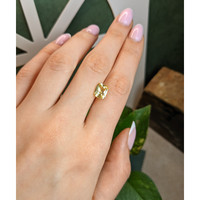 3.06 Ct. Yellow Sapphire from Ceylon (Sri Lanka) Life Style