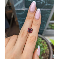 4.01 Ct. Reddish Pink Sapphire from Ceylon (Sri Lanka) Life Style