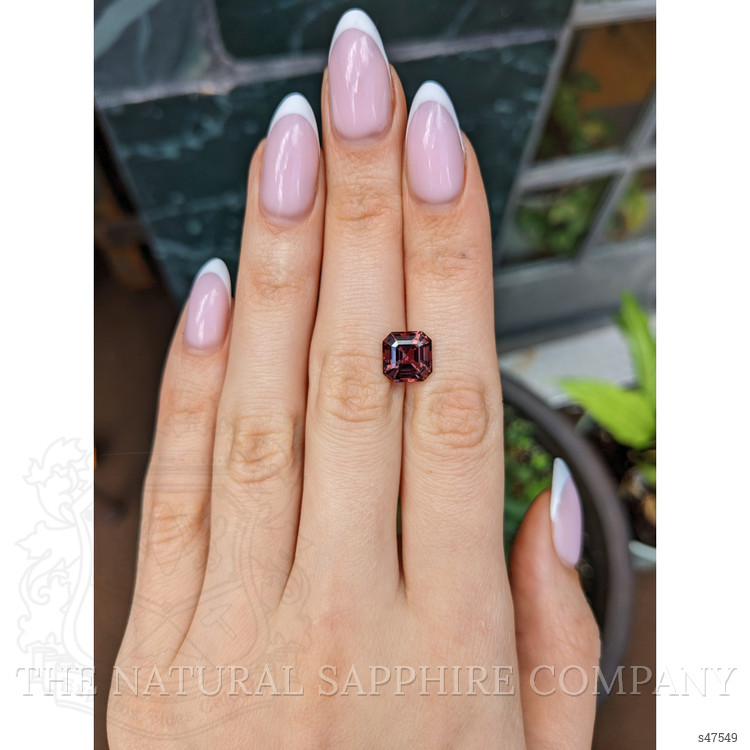4.01 Ct. Reddish Pink Sapphire from Ceylon (Sri Lanka)