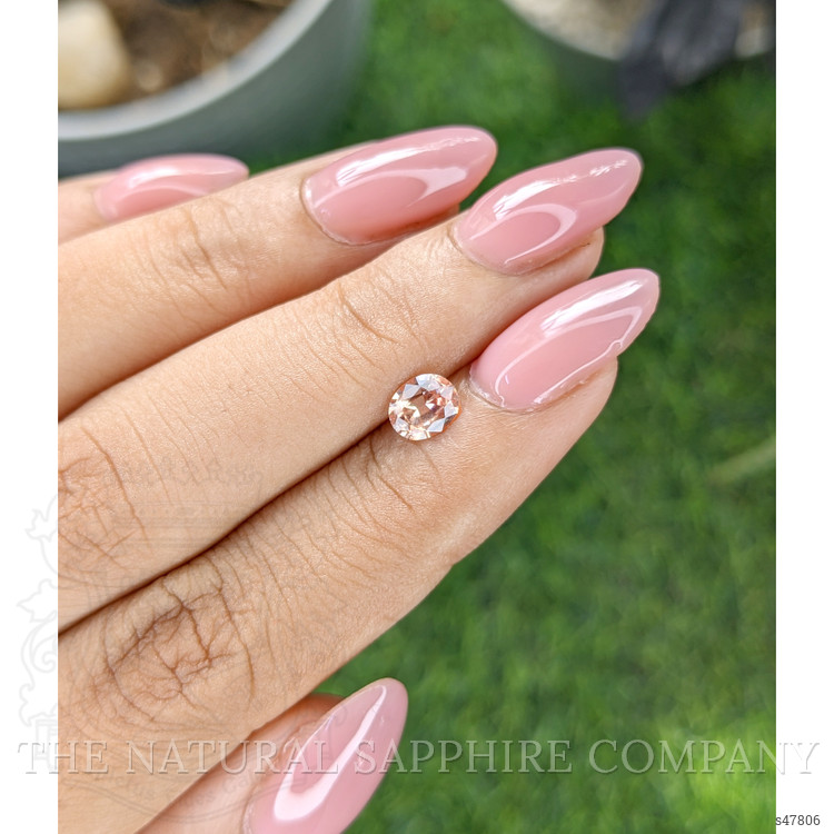 0.69 Ct. Padparadscha Sapphire from Ceylon (Sri Lanka)