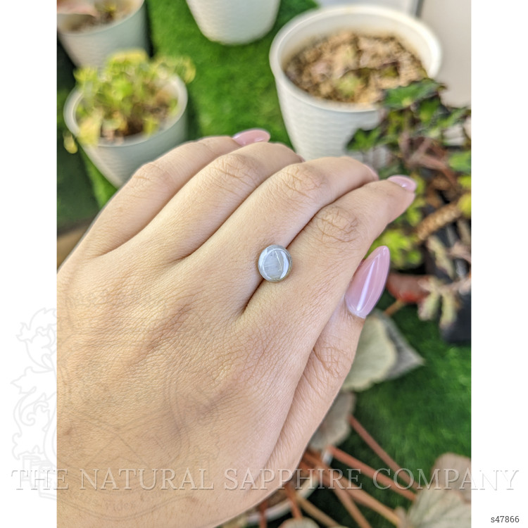 2.92 Ct. Grey Star Sapphire from Ceylon (Sri Lanka)