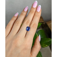 5.01 Ct. Blue Sapphire from Ceylon (Sri Lanka) Life Style