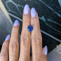 4.54 Ct. Blue Sapphire from Ceylon (Sri Lanka) Life Style