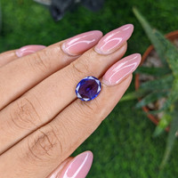 3.15 Ct. Purplish Blue Sapphire from Ceylon (Sri Lanka) Life Style