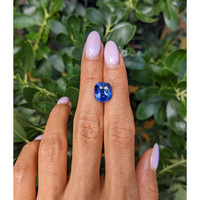5.50 Ct. Blue Sapphire from Ceylon (Sri Lanka) Life Style