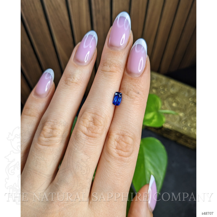 1.01 Ct. Blue Sapphire from Ceylon (Sri Lanka)