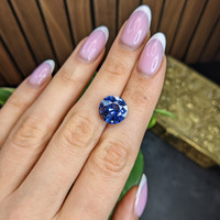8.60 Ct. Blue Sapphire from Ceylon (Sri Lanka) Life Style