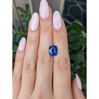 5.57 Ct. Blue Sapphire from Ceylon (Sri Lanka) Life Style