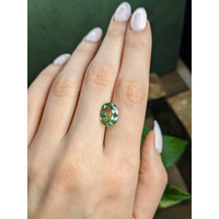 5.01 Ct. Bi Color / Parti Sapphire from Ceylon (Sri Lanka) Life Style