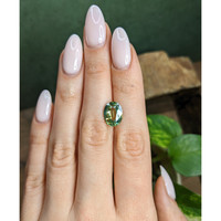 5.01 Ct. Bi Color / Parti Sapphire from Ceylon (Sri Lanka) Life Style