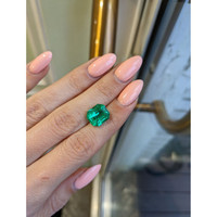 5.07 Ct. Emerald from Colombia Life Style