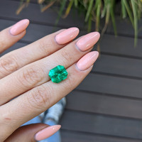 5.07 Ct. Emerald from Colombia Life Style