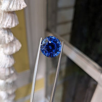 14.81 Ct. Blue Sapphire from Ceylon (Sri Lanka) Life Style