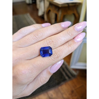 9.76 Ct. Blue Sapphire from Ceylon (Sri Lanka) Life Style