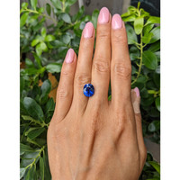 6.20 Ct. Blue Sapphire from Ceylon (Sri Lanka) Life Style