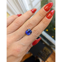 4.19 Ct. Blue Sapphire from Ceylon (Sri Lanka) Life Style
