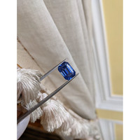 8.14 Ct. Blue Sapphire from Ceylon (Sri Lanka) Life Style