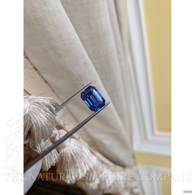 8.14 Ct. Blue Sapphire from Ceylon (Sri Lanka)