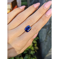 4.45 Ct. Color Change Sapphire from Ceylon (Sri Lanka) Life Style