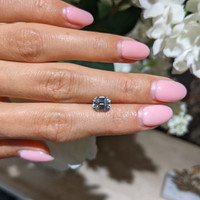 2.58 Ct. Bi Color Sapphire from Ceylon (Sri Lanka) Life Style